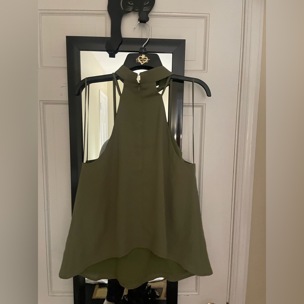 Vera Wang Green Cut Top - Picture 7 of 7